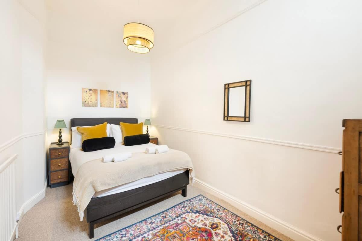 Spacious And Quiet Ground Floor Flat ブリストル エクステリア 写真